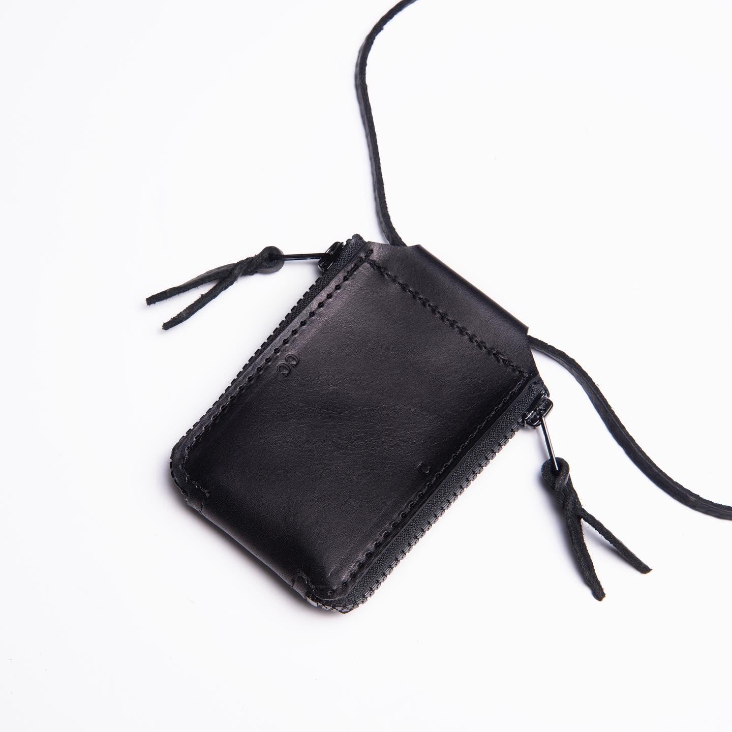 ARMOIRE Traveling man leather neck wallet.